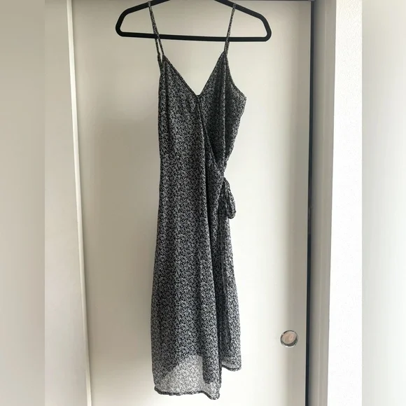 Floral, wrap, midi dress - Picture 2 of 3